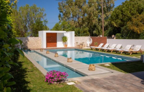 Coastal Chic Luxury Villa La Reina in Ai Giannis